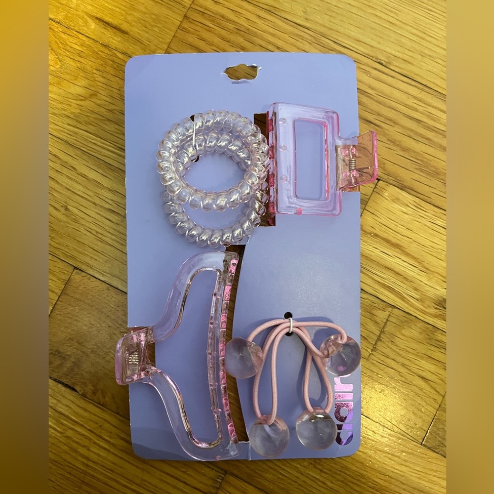 Claire’s hair set
